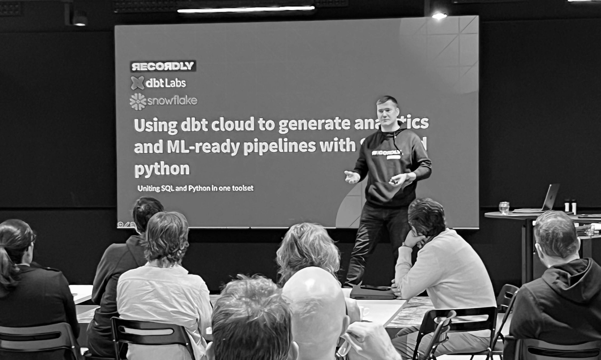 Mikko presenting dbt